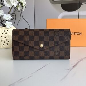 <AUTHENTIC>Louis Vuitton  wallet